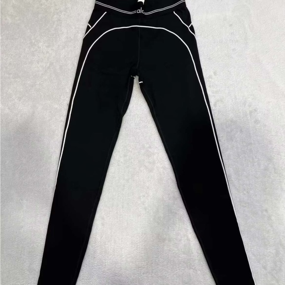 ALO Yoga Black and White Chemise Set - Picture 3 of 4